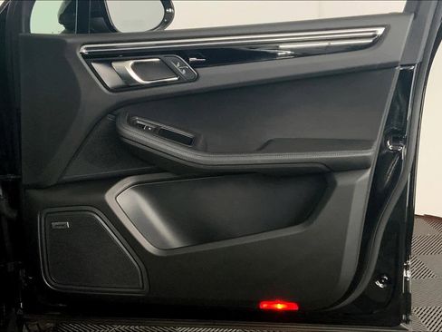 Used 2020 Porsche Macan image 22