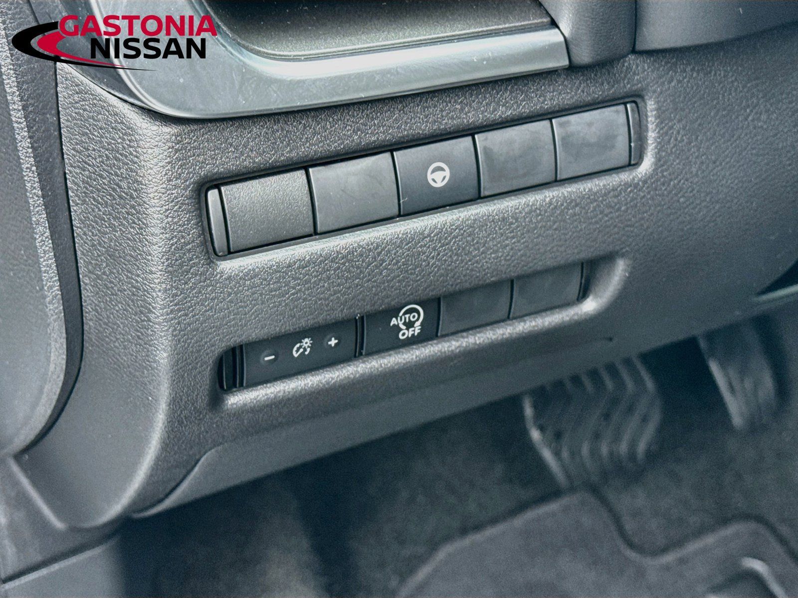 Used 2023 Nissan Rogue SV FWD image 13