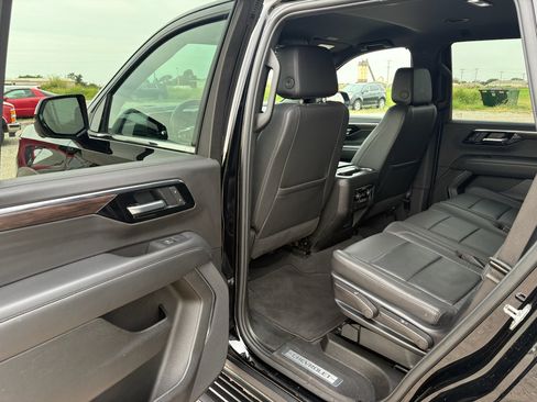 Used 2025 Chevrolet Tahoe LT RWD image 23