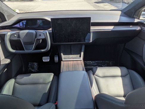 Used 2023 Tesla Model X image 21