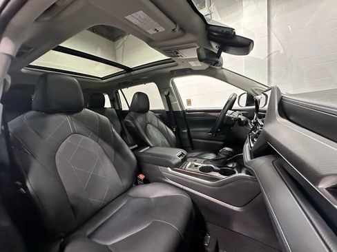 Used 2021 Toyota Highlander Platinum image 17