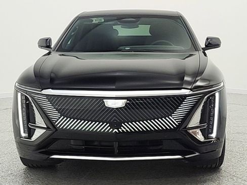 Used 2024 Cadillac Lyriq Luxury AWD/4WD image 2