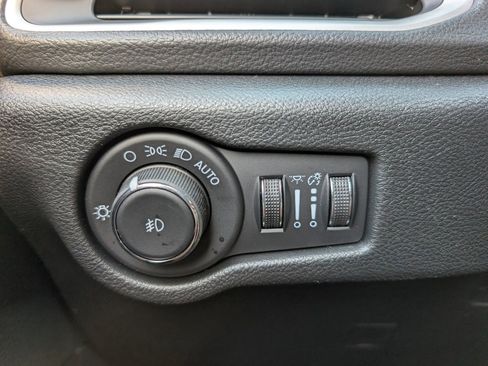 New 2026 Chrysler Pacifica Select image 33