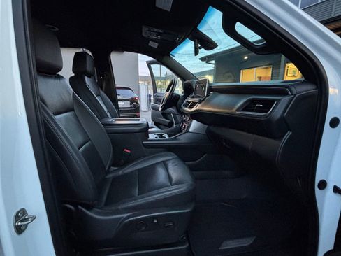 Used 2022 Chevrolet Suburban LT w/ Luxury Package image 27