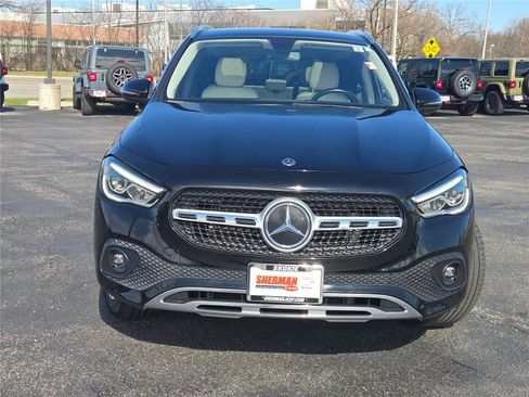 Used 2023 Mercedes-Benz GLA 250 4MATIC w/ Premium Package image 4