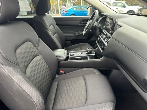 Used 2025 Nissan Pathfinder SV image 28
