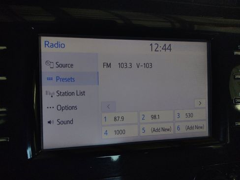 Used 2018 Toyota Camry XLE image 25