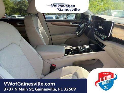 Certified 2024 Volkswagen Atlas SE w/ Panoramic Sunroof Package FWD image 10