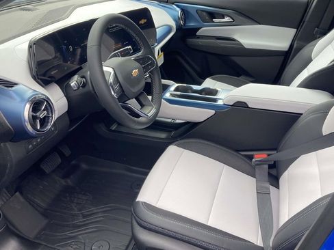 New 2026 Chevrolet Equinox EV LT image 17