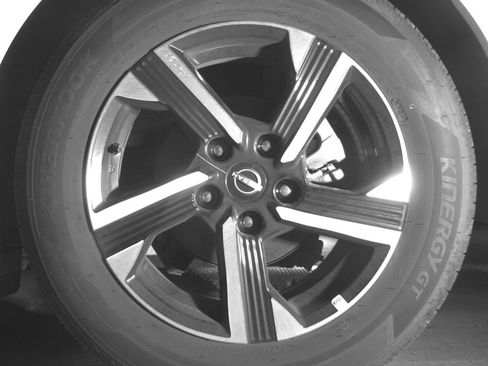 Used 2025 Nissan Sentra SV FWD image 14