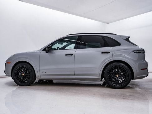 Certified 2023 Porsche Cayenne GTS image 2