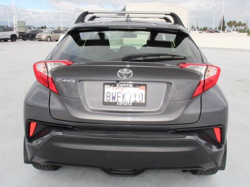 Used 2021 Toyota C-HR XLE image 4