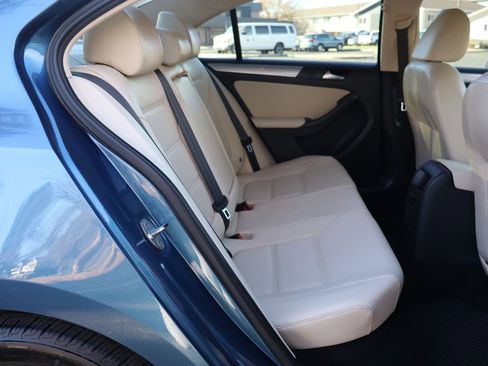 Used 2017 Volkswagen Jetta SE image 21