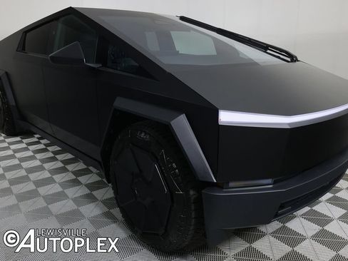 Used 2024 Tesla Cybertruck AWD Crew Cab image 3