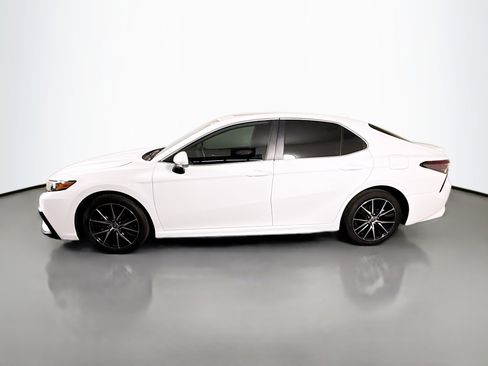 Used 2024 Toyota Camry SE image 6