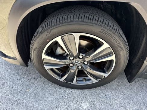Used 2024 Lexus UX 250h FWD image 10