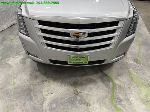 Used 2016 Cadillac Escalade Luxury AWD/4WD image 24