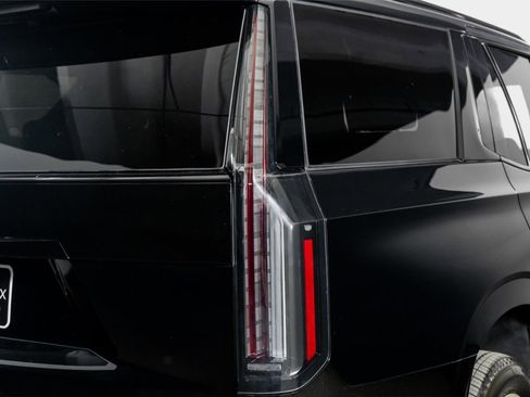 Used 2026 Cadillac Escalade Sport AWD/4WD image 12