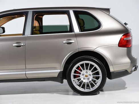 Used 2009 Porsche Cayenne Turbo S image 14