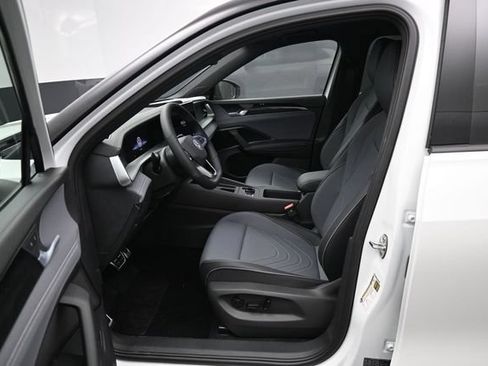New 2026 Volkswagen Tiguan SE R-Line AWD/4WD image 9