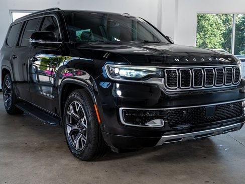 Used 2023 Jeep Wagoneer Series III w/ Preferred Equipment Group image 4