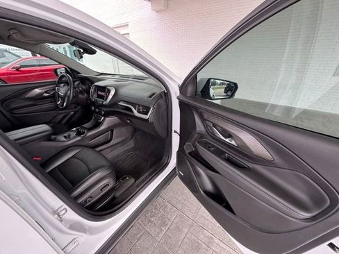 Used 2023 GMC Terrain SLT w/ Infotainment Package II image 14