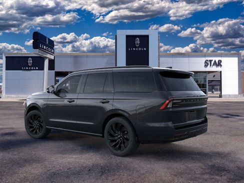 New 2026 Lincoln Navigator Reserve w/ Jet Appearance Package AWD/4WD image 4