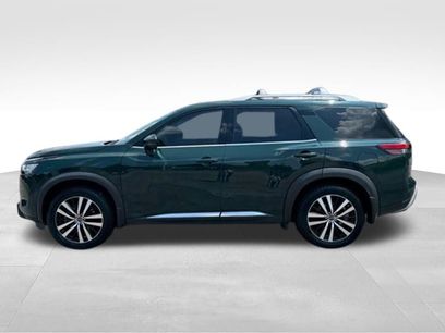 Used 2024 Nissan Pathfinder Platinum w/ Lighting Package (N92)
