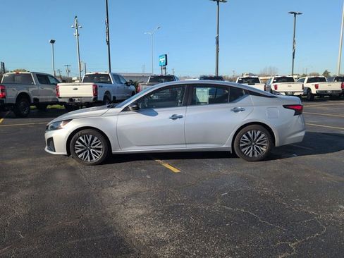 Used 2024 Nissan Altima 2.5 SV FWD image 4