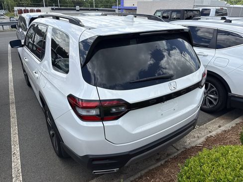 Used 2023 Honda Pilot Touring image 8