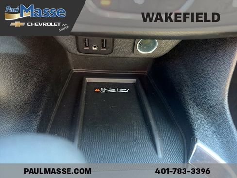 Used 2023 Chevrolet Traverse LT w/ Rear Camera Mirror Package image 10