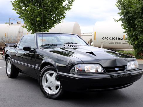 Used 1993 Ford Mustang LX image 2
