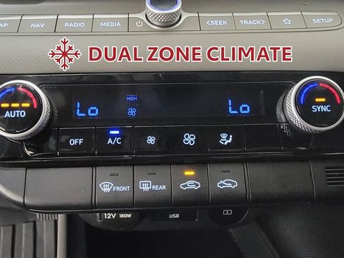 Used 2024 Hyundai Elantra SEL FWD image 24