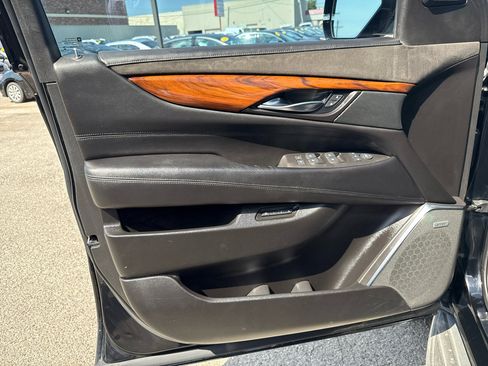 Used 2016 Cadillac Escalade ESV Luxury image 15
