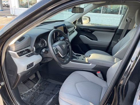 Used 2023 Toyota Highlander L image 32