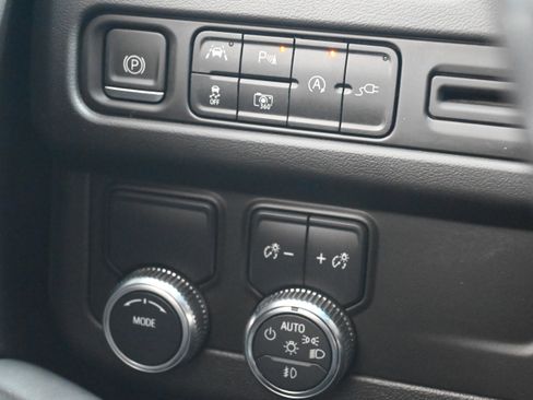 Used 2022 GMC Yukon SLT w/ SLT Premium Package image 20