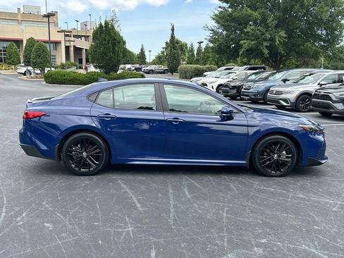 Used 2025 Toyota Camry SE w/ Convenience Package FWD image 3
