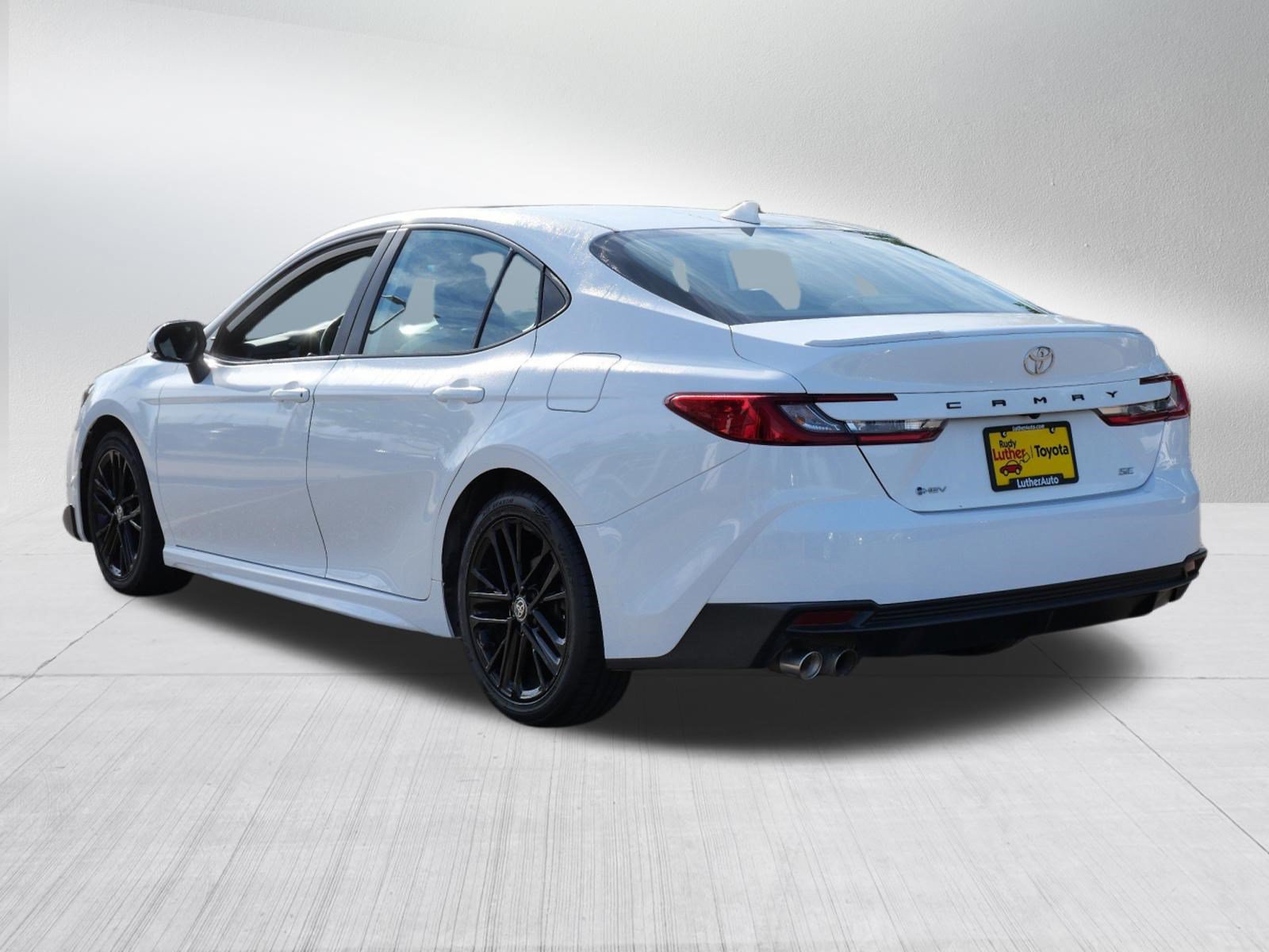 Certified 2025 Toyota Camry SE FWD image 5