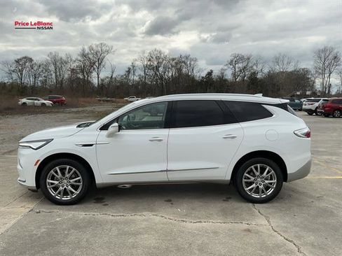 Used 2024 Buick Enclave Essence w/ Experience Buick Package image 4