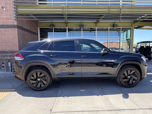 Used 2024 Volkswagen Atlas Cross Sport SE FWD image 9