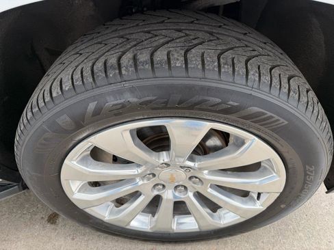 Used 2022 Chevrolet Suburban Premier image 28