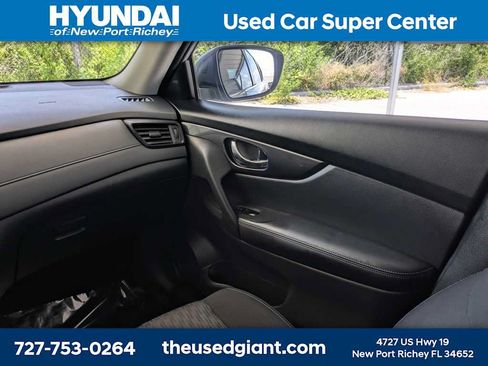 Used 2018 Nissan Rogue SV w/ Premium Package FWD image 20
