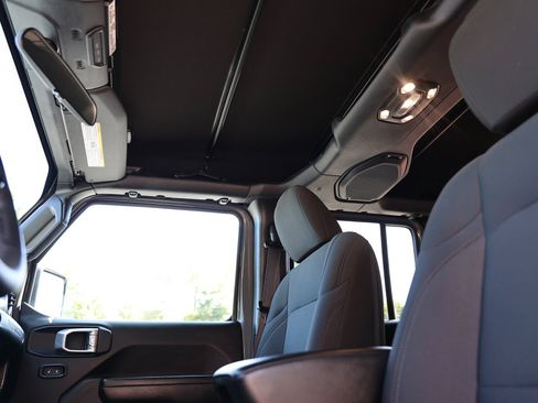 Used 2022 Jeep Wrangler Unlimited Sport image 4