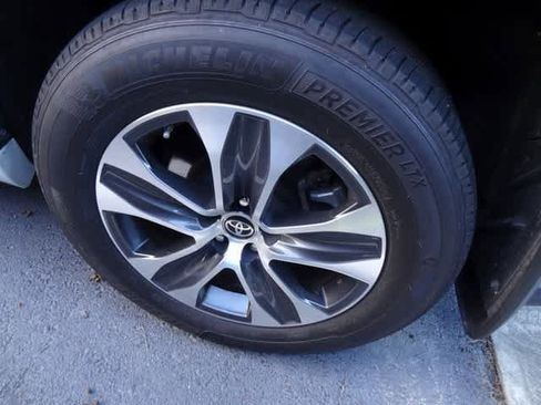 Used 2024 Toyota Highlander XLE image 14