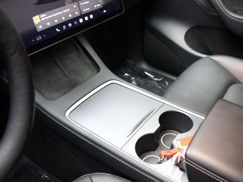 Used 2023 Tesla Model Y Long Range image 12