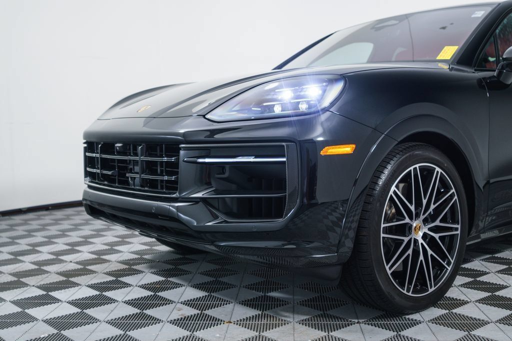Certified 2026 Porsche Cayenne GTS AWD/4WD image 11
