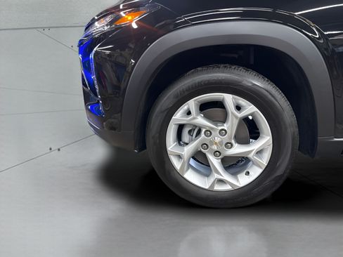 Used 2026 Chevrolet Trax LS w/ LS Convenience Package FWD image 5