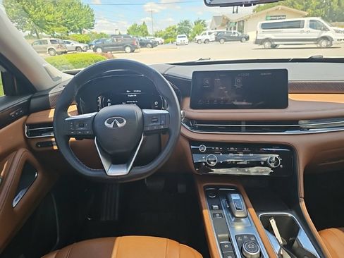 Used 2023 INFINITI QX60 Sensory w/ Vision Package AWD/4WD image 2