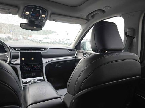 Used 2022 Jeep Grand Cherokee L Limited image 14