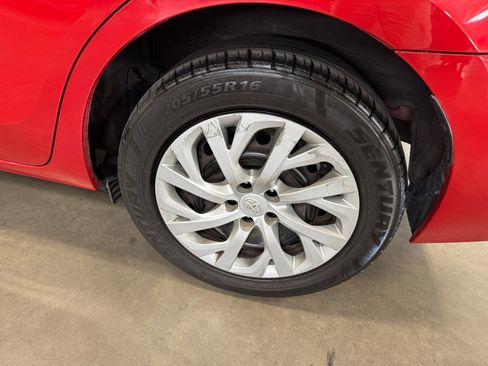 Used 2017 Toyota Corolla LE w/ Carpet Mat Package (TMS) FWD image 26
